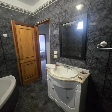 Apartment Casa Sara 1 *